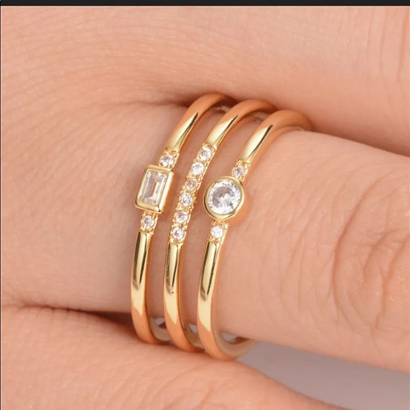 Justine’s Chic Boutique Jewelry - 18k Gold & White Sapphire Layered Look Ring size 8